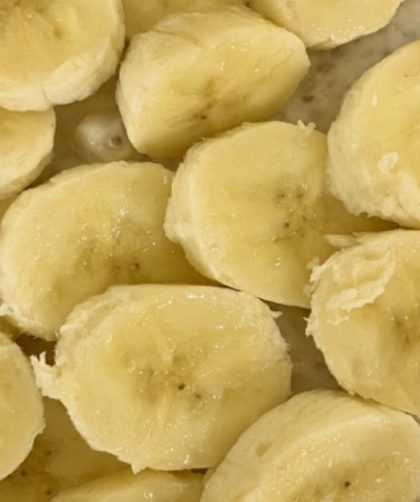 Chia seed pudding with banana topping