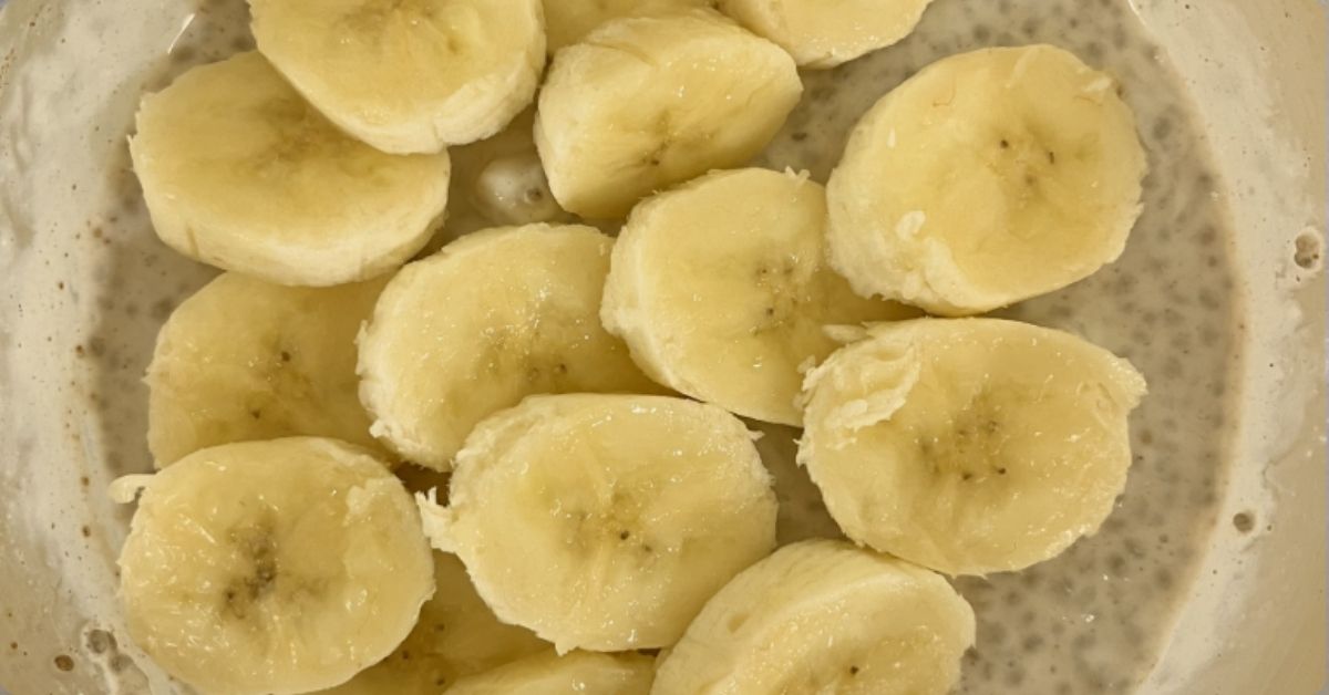 Chia seed pudding with banana topping